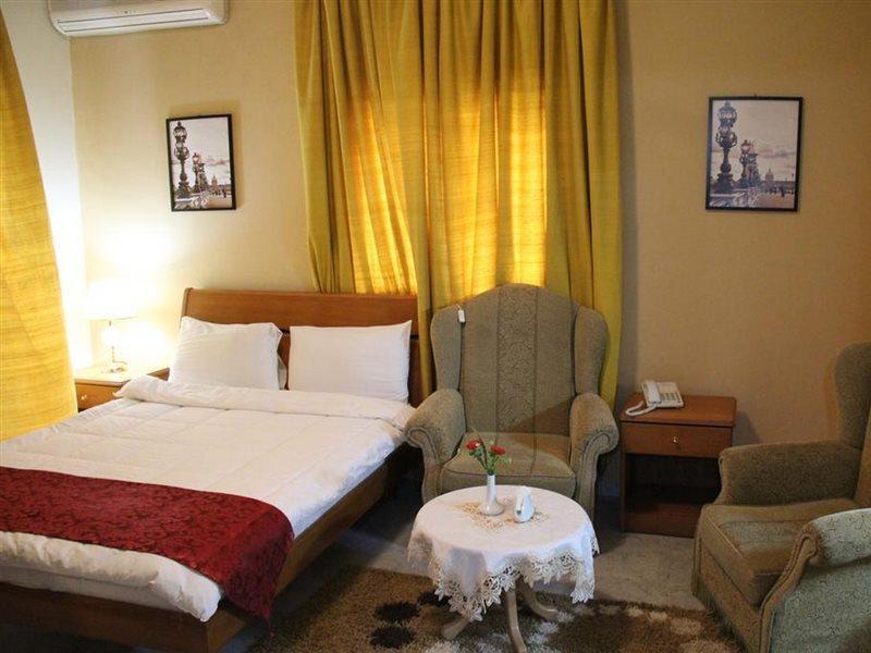 Hotel The Diplomat Beirut Exterior foto